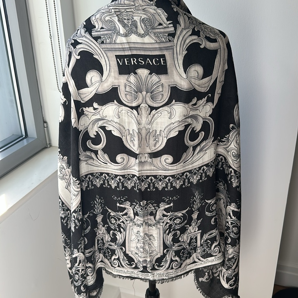 Versace Black & White Baroque Print Wool & Silk Scarf 52" square - Picture 6 of 6